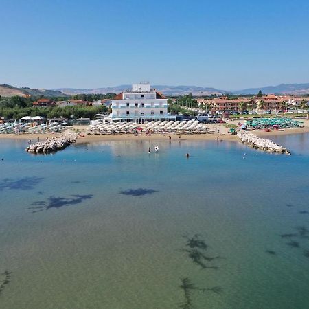 Hotel Strand Marina Di Montenero Exterior photo