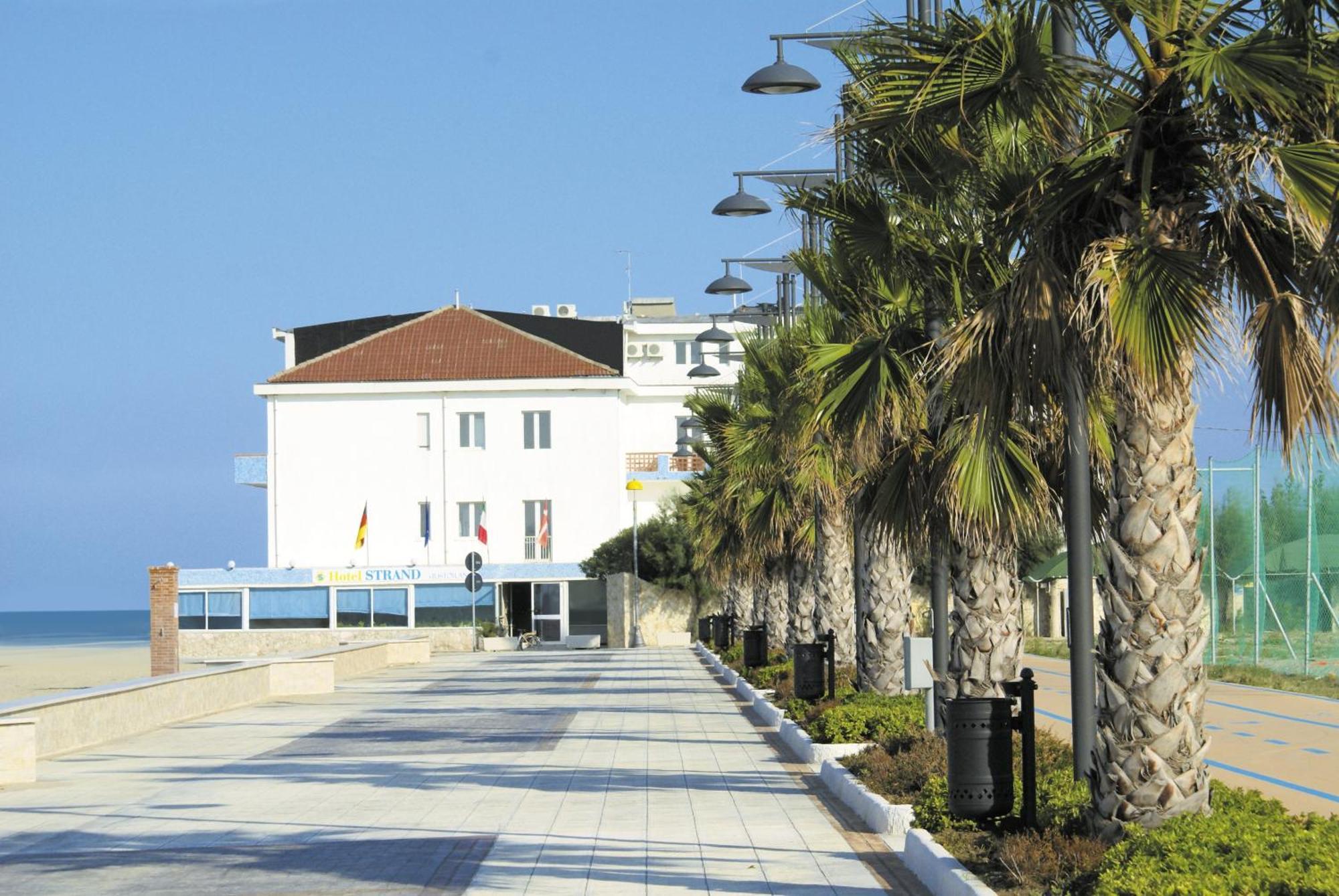 Hotel Strand Marina Di Montenero Exterior photo