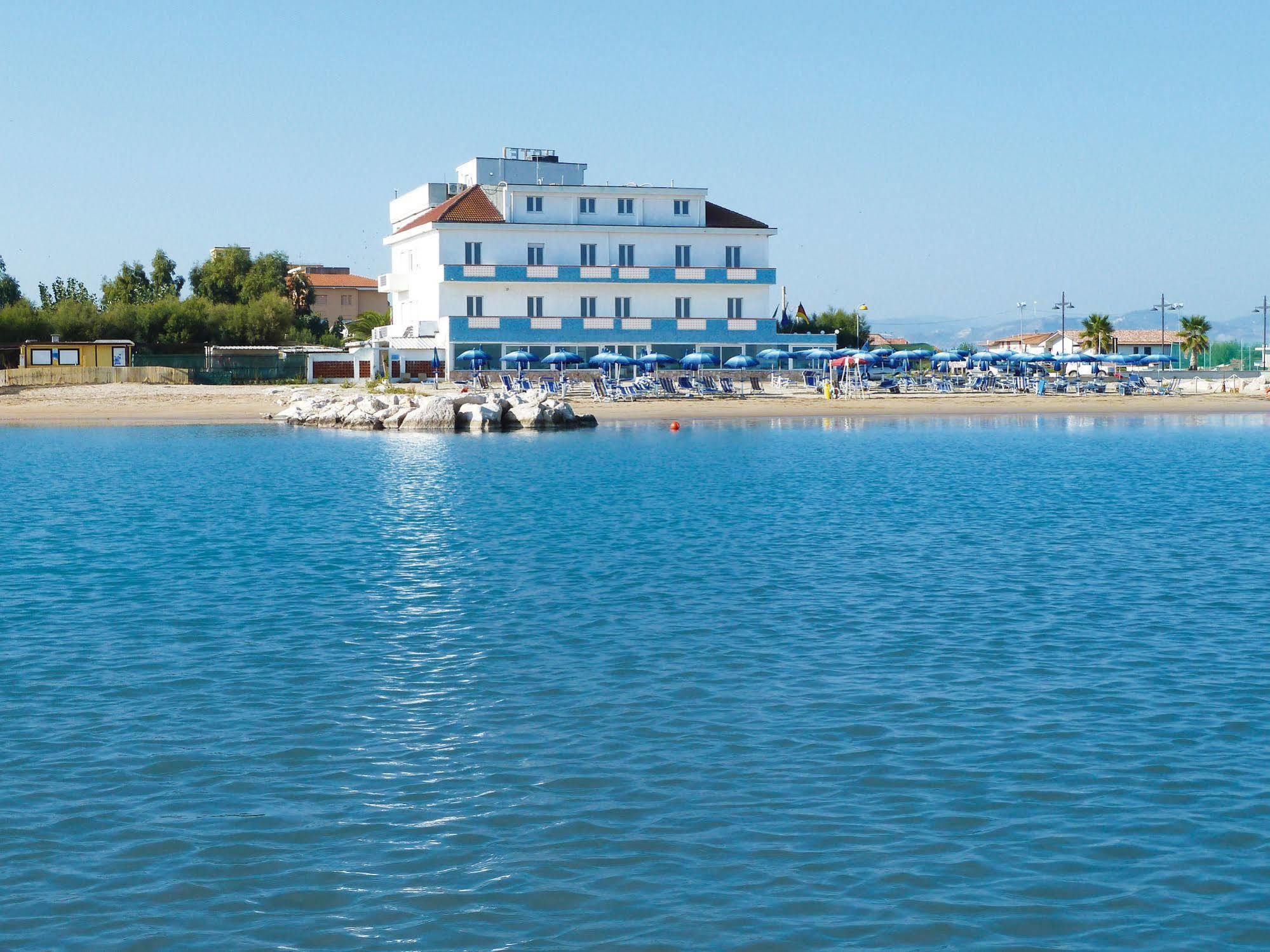 Hotel Strand Marina Di Montenero Exterior photo