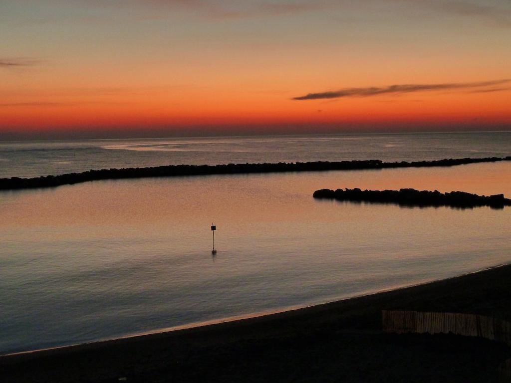 Hotel Strand Marina Di Montenero Exterior photo